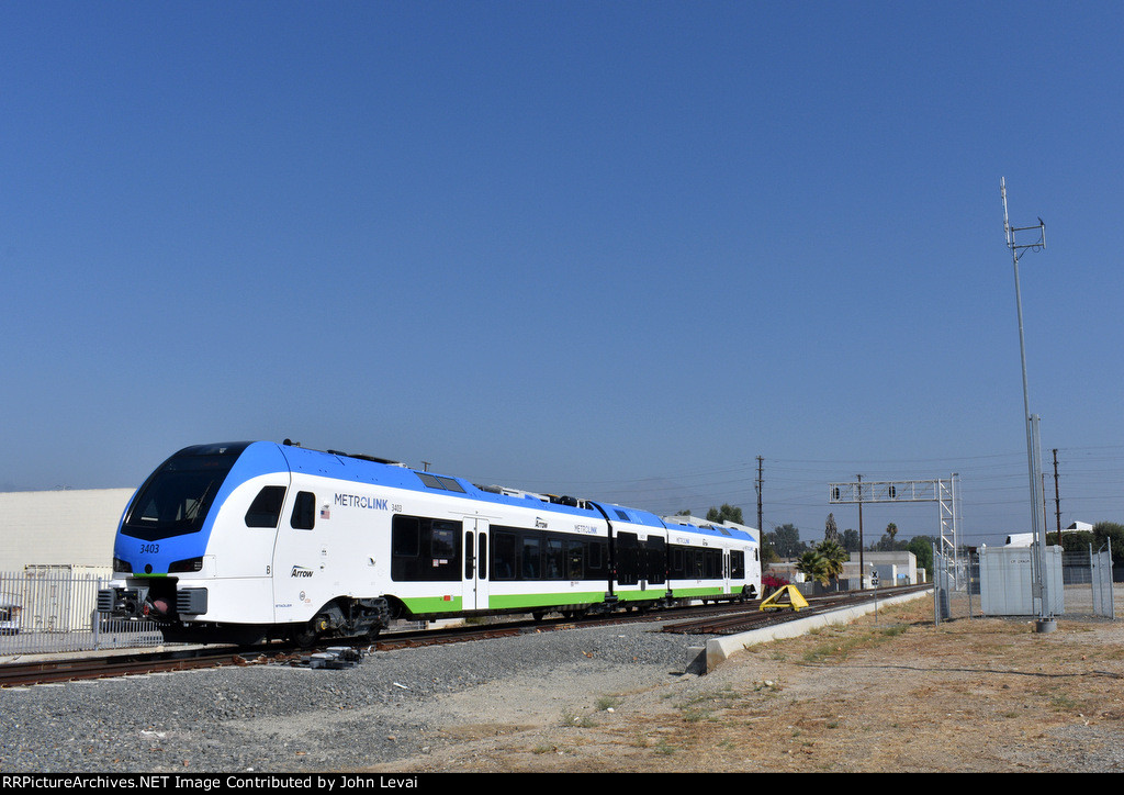 Westbound Arrow about to cross Seventh Street only a few blocks to the east of Redlands-Downtown Station 